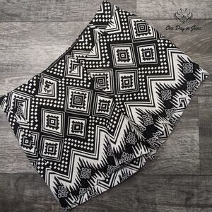 Dalia Collection Geometric Chino Shorts Size 4